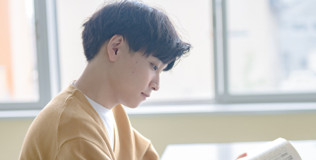 授業を受ける男の人